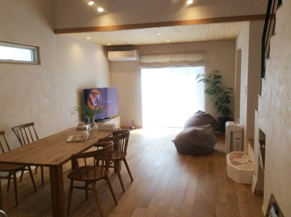 リビング入口から