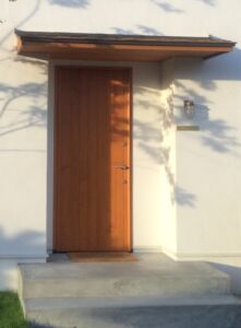 玄関扉　新築　シンプル　木製　神戸